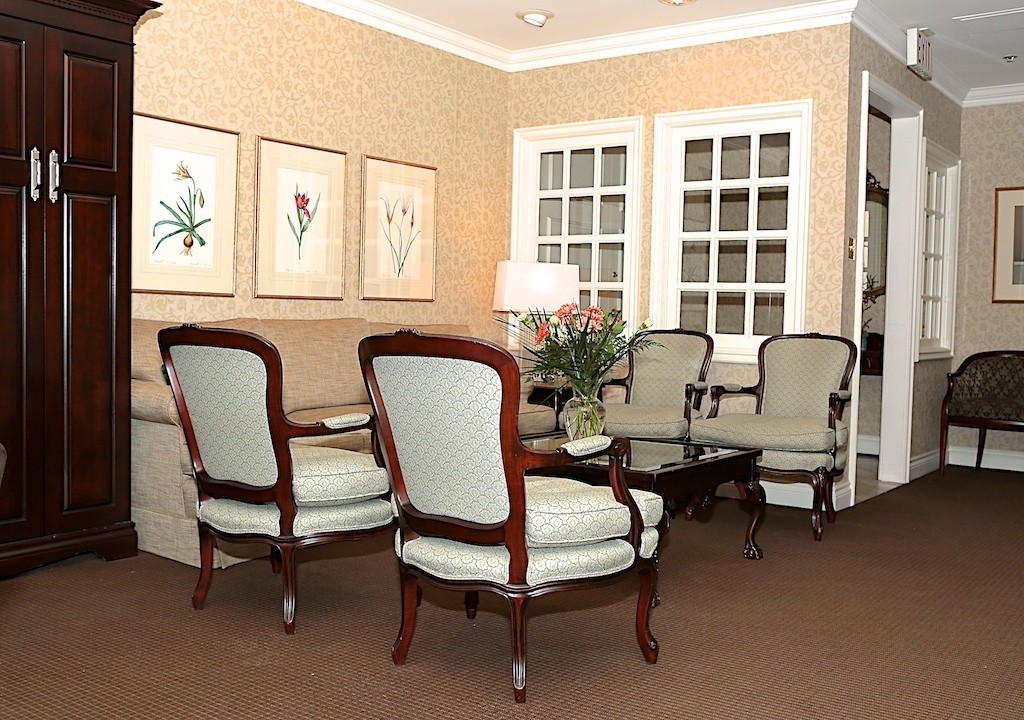 Suite 704 seating and consultation space